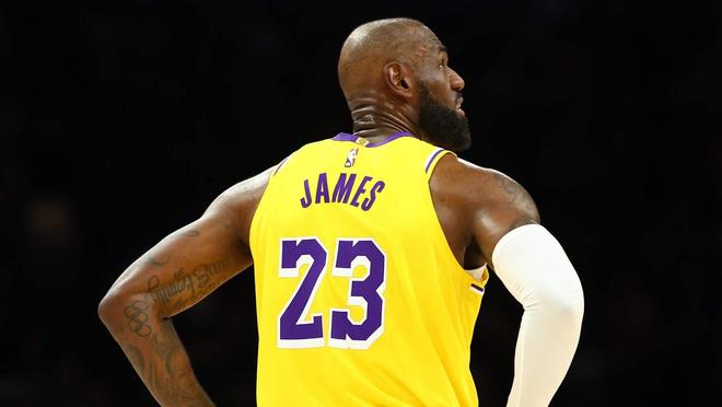 湖人仅剩24场常规赛!名宿直言:詹姆斯今年就该离开湖人