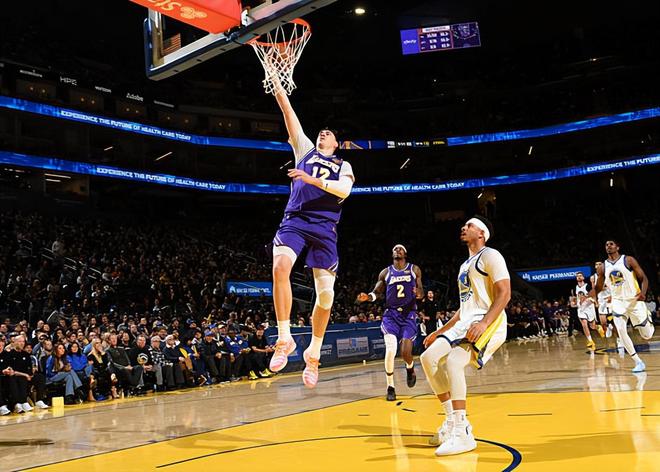 难得打出了攻守兼备的表现！湖人侧翼新星面对强敌能否保持水准？