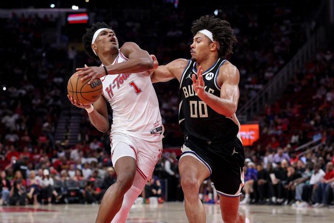 背靠背连续调整，9记三分助队横扫雄鹿！乌度卡才是火箭队弱环？