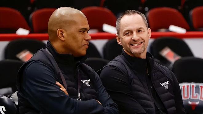 公牛官宣解雇两大高管!艾维事件引发决定 勇士两任总经理成目标 公牛官宣解雇两大高管!艾维事件引发决定 勇士两任总经理成目标