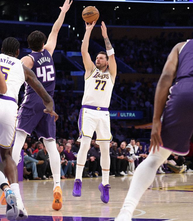 东契奇28+5+9詹皇24分,威少重返故地7中1,湖人24分大胜国王