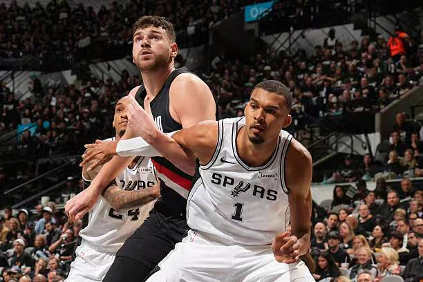 文班亚马都早早退场了，结果开拓者先发中锋还是被马刺各种打爆？