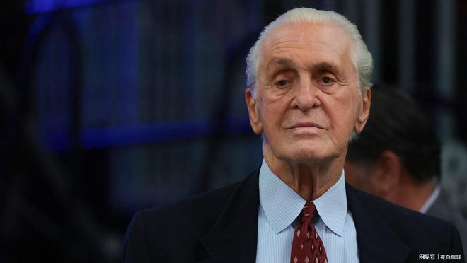 字母哥傳聞持續(xù)發(fā)酵！萊利直面熱火引援壓力，坦言球隊(duì)致命短板