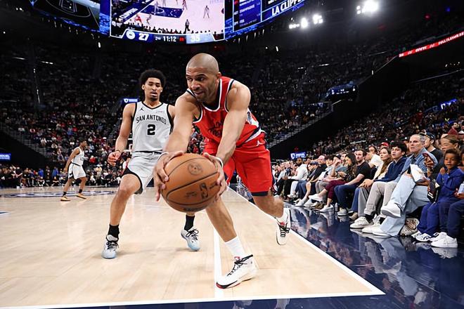 出场5分钟球队狂输16分！都这样了快船依然对他的能力深信不疑？