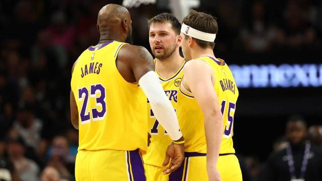 东契奇伤退恐缺阵6周！湖人轮换大变，詹皇里夫斯要抡冒烟？