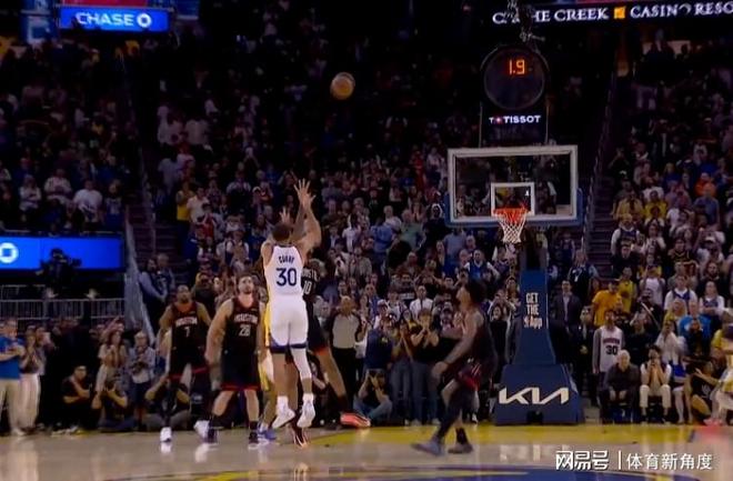 库里复出29+4，距离完美只差一个绝杀！