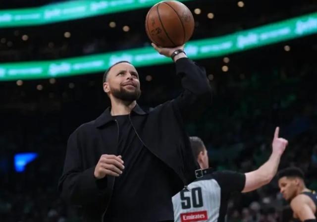 路威：库里可以以角色球员身份加盟马刺争冠