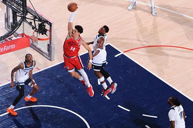 内线老将的表现一塌糊涂,但快船还是不愿意给内线新星多些机会?