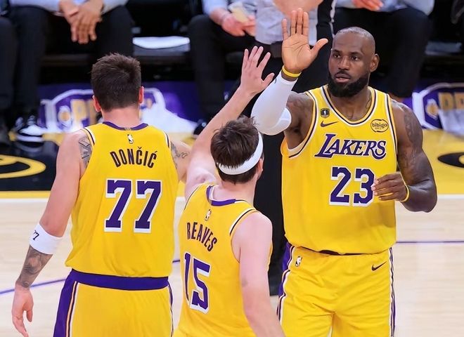 卢卡无限期伤停！里夫斯常规赛报销！湖人太难了，老詹要逆天改命