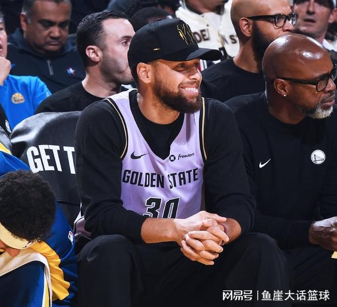 勇士113-127马刺！文班亚马提到MVP直言不讳，科尔谈库里把话挑明