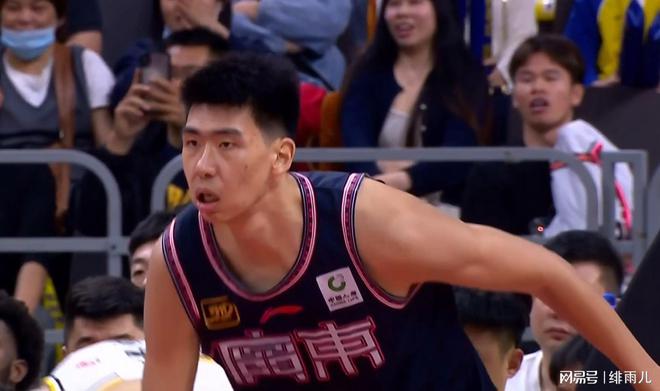 逼杜鋒重用徐昕！周琦單核鎖死廣廈進(jìn)攻，廣東將迎來內(nèi)線大換血？