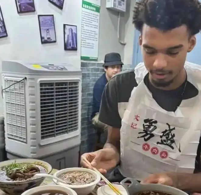真的来了！文班亚马到中国旅游，还在北京男篮基地训练！