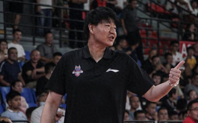 山东男篮2分惜败！无缘大逆转，新人首秀18分，高诗岩缺席...