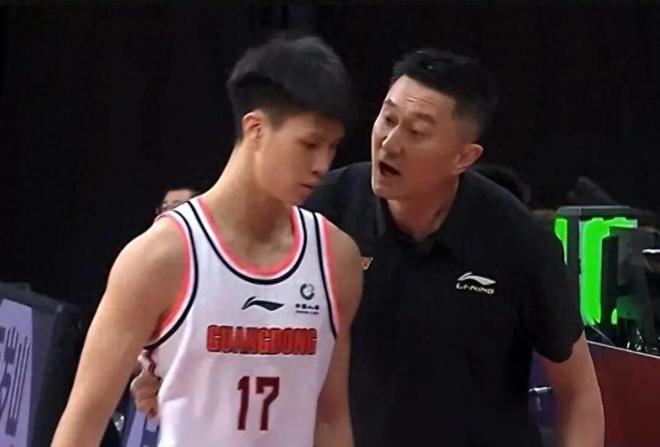 官宣！广东男篮冠军后卫加盟山东球队，曾是杜锋爱将却被买断合同...