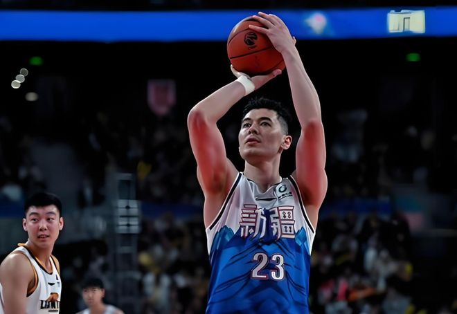 阿不都沙拉木談新賽季備戰(zhàn)情況！表揚2名球員：進步肉眼可見