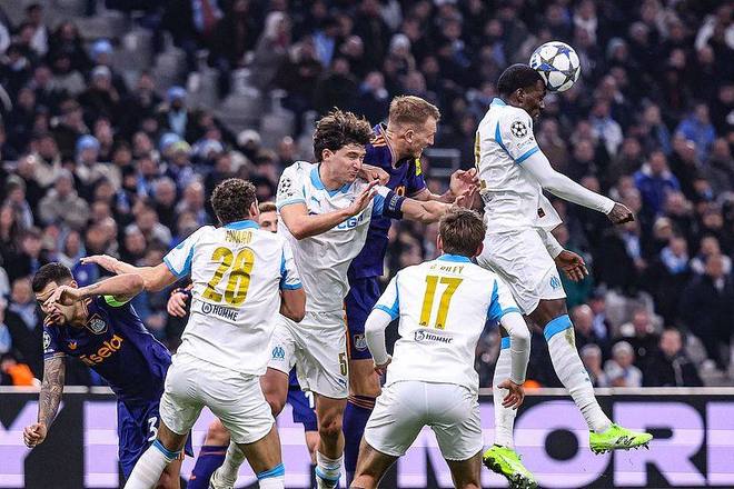 歐冠：馬賽2比1逆轉(zhuǎn)紐卡 奧巴梅揚梅開二度