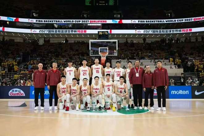 真相大白!中国男篮4分不敌韩国原因揭晓,首发惨遭李贤重打爆