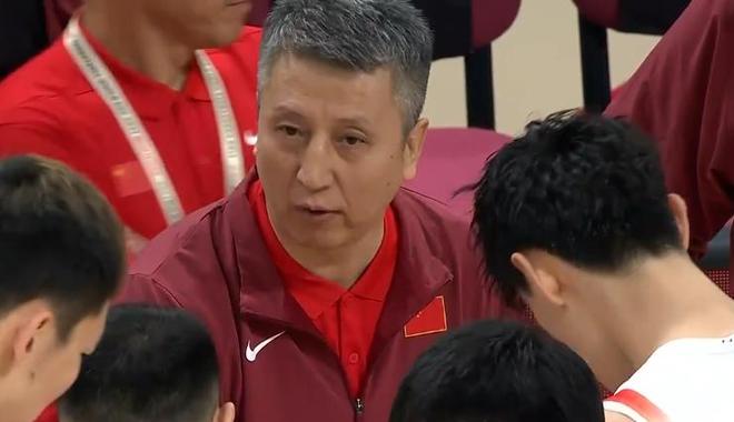 攻防糟糕，没有赵睿徐杰，中国男篮被韩国队压着打，郭士强被批评