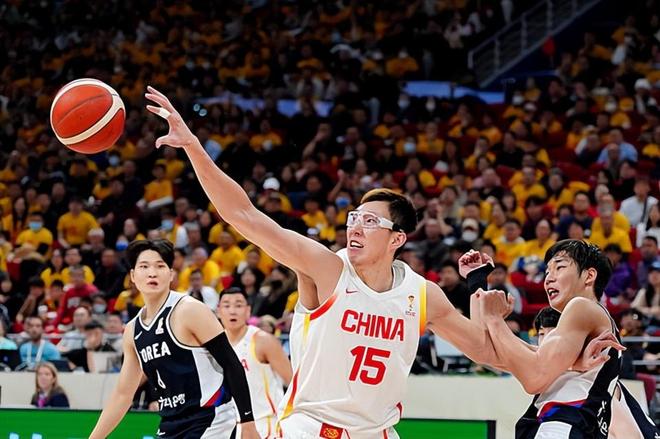 在场上反而是负面影响!中国队在今后真的没必要再征召周琦了?