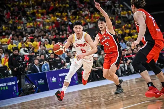 中国男篮爆冷不敌韩国,晋级前景堪忧,赛制复杂,已没有失误余地