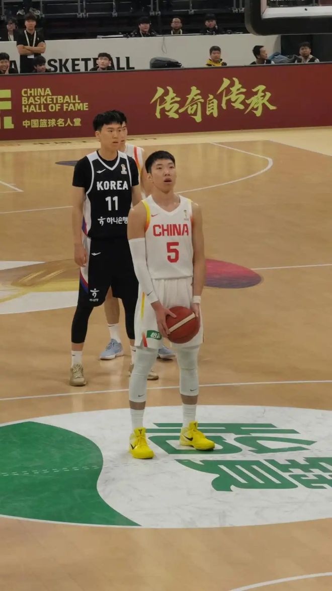 男篮世预赛第1轮结束,中国男篮是唯一1支被爆冷的,东道主惜败