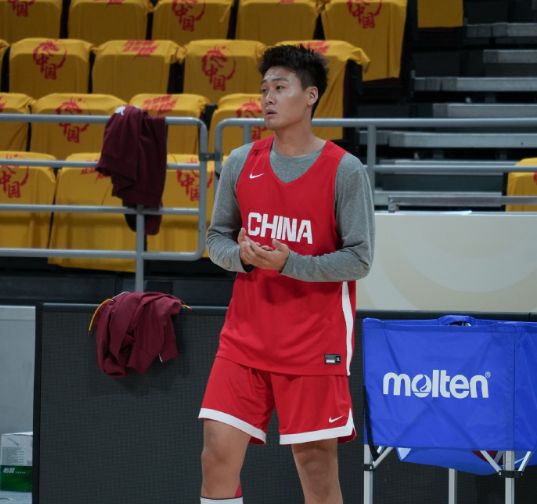 中国男篮13人奔赴客场战韩国：赵睿+首战12人 队长次战出战成疑