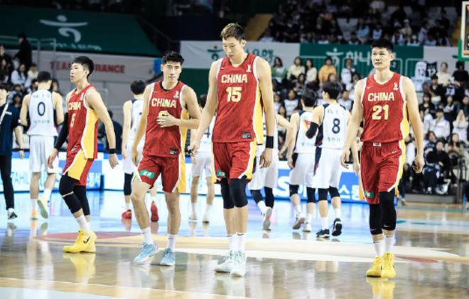 又是一场惨败！中国男篮毫无还手之力，可能打不进世界杯...