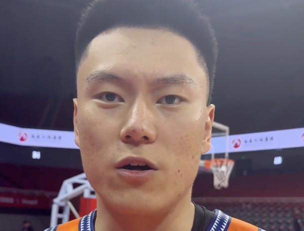 李弘权：上海男篮现在人人都能打球，人员齐整后我们定会更强