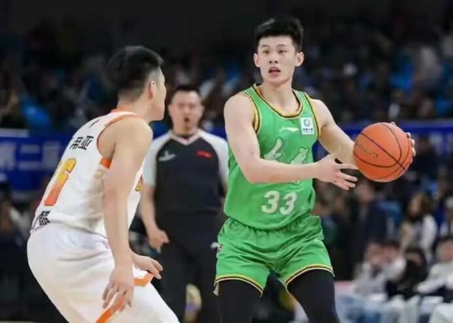 迷失！辽篮国手场上毫无存在感 被NBL后卫上课 加盟至今没有融入