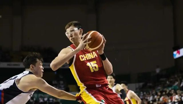 中国男篮惨败反思二：周琦真的难堪大任吗？