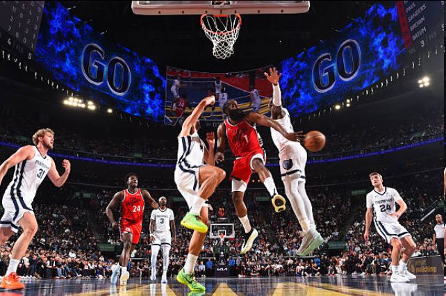 快船遭灰熊逆转 近14战仅2胜！替补仅15分 小卡轰39分仍带不动