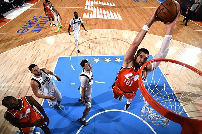 内线支柱表现回暖但依然难阻失利,快船是真的出了大问题了?