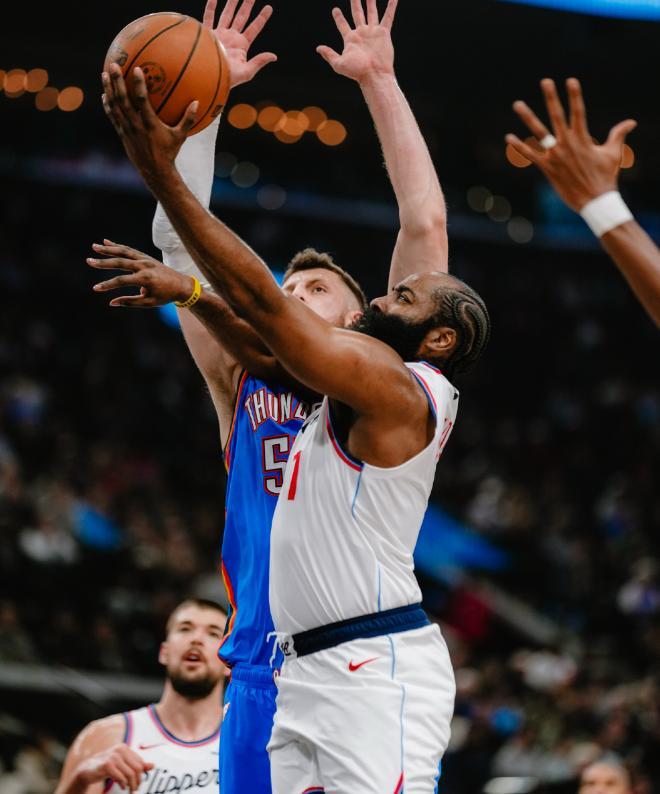 哈登18次2分鐘12分仍仰望庫里！亞歷山大30+12超傳奇，雷霆8連勝