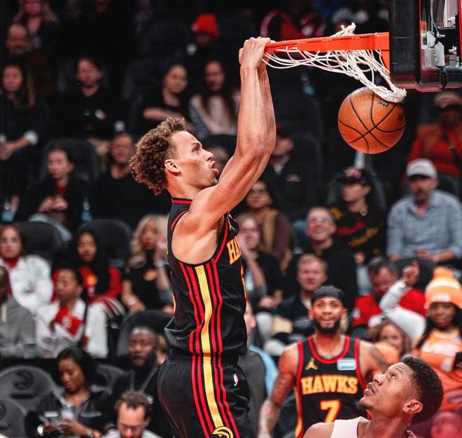 鹰王29+12+12完爆同届探花郎，米神42分难救主，老鹰复仇骑士