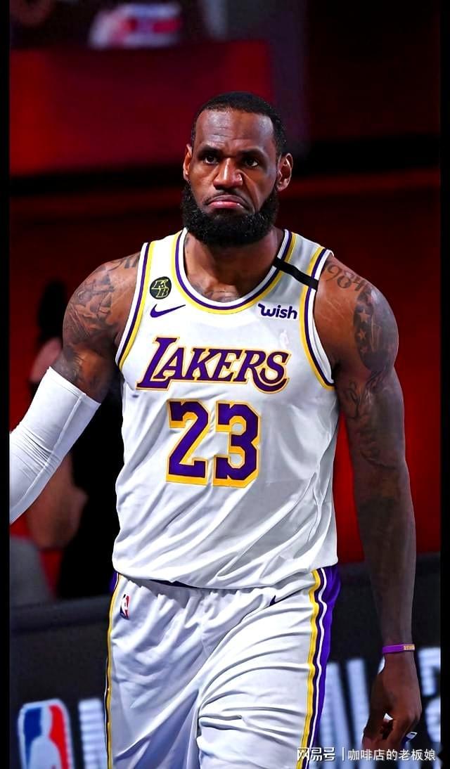 詹姆斯7投12助,41岁用智慧掌控23赛季传奇