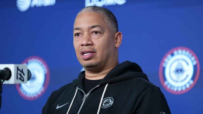 快船隊(duì)泰倫·盧在記者就防守提出“尖銳”提問后，幾乎啞口無言