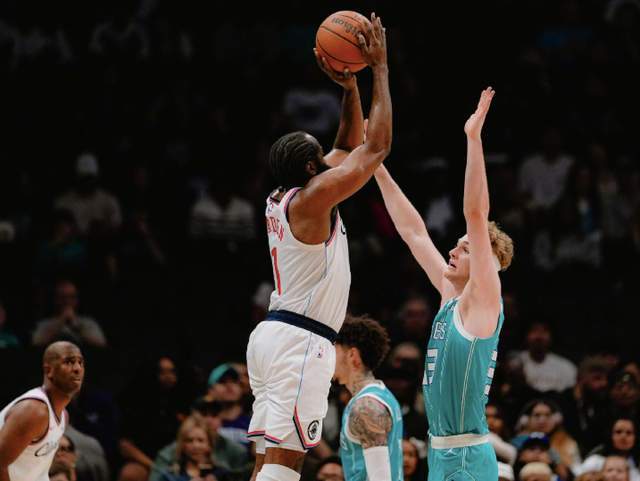 拉锯战！快船领先14分被追分：哈登35分梦回巅峰，保罗3助攻...