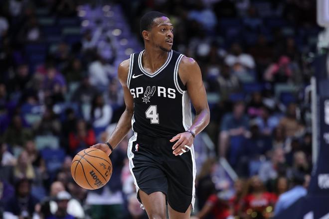 ESPN：马刺续约福克斯或许是更优选择，但他并非球队长期控卫人选