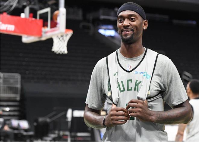 本人认证！波蒂斯转发美媒动态：波蒂斯创造NBA历史唯一三冠王伟业