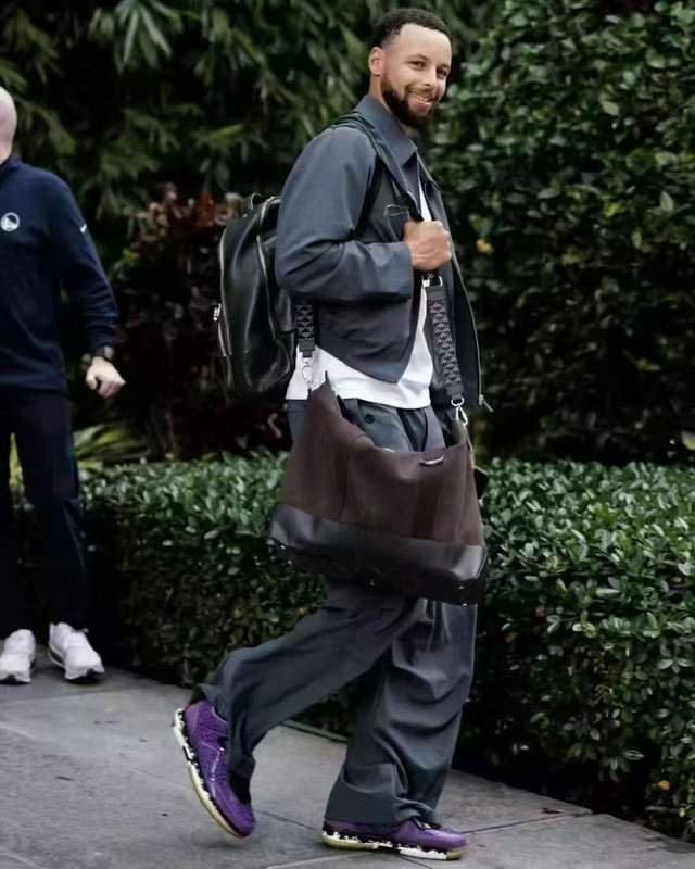 携手杨瀚森?库里开启“乱穿鞋”时代 上脚李宁韦德之道经典配色