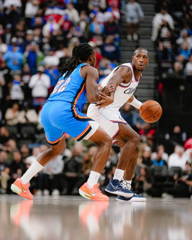 大冷門！快船對飆衛(wèi)冕冠軍：單核哈登22+5夢回巔峰，奇兵轟15分