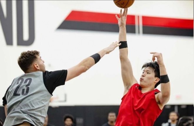 媒體人別硬套標(biāo)桿了！楊瀚森需要做自己，而不是不切實(shí)際模仿他人