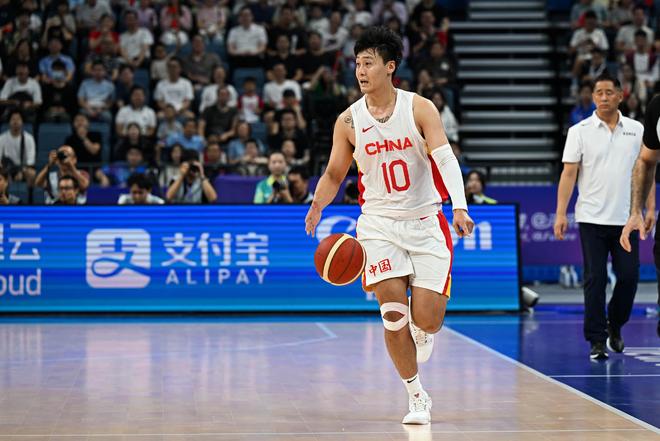 中國男籃三戰(zhàn)全勝C組第一直通八強：1/4決賽對手待定