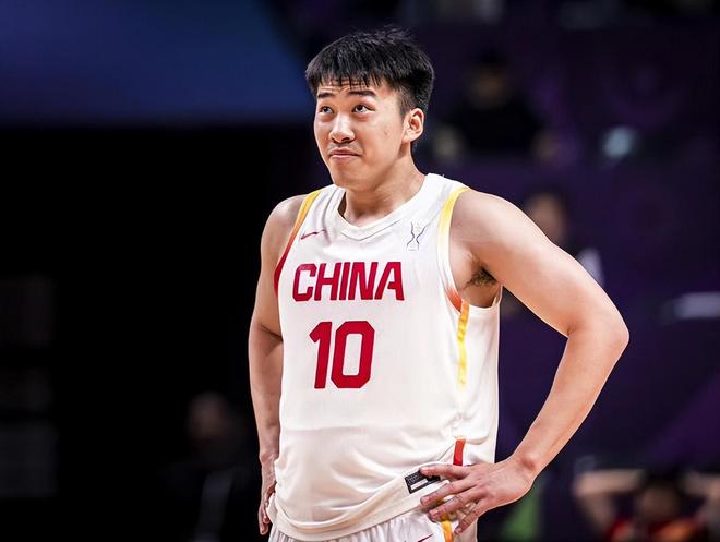 整整10年！中国男篮杀进四强，胡金秋23分11板，王俊杰太香了...