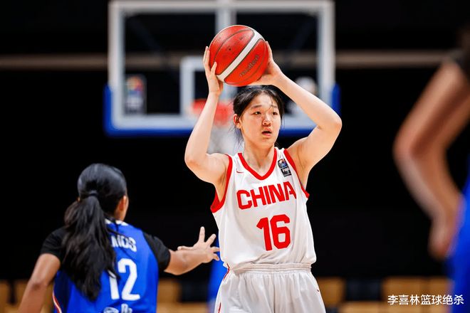 轟12+15進四強！中國女籃又一15歲1米90新星閃耀崛起：曾兩獲MVP