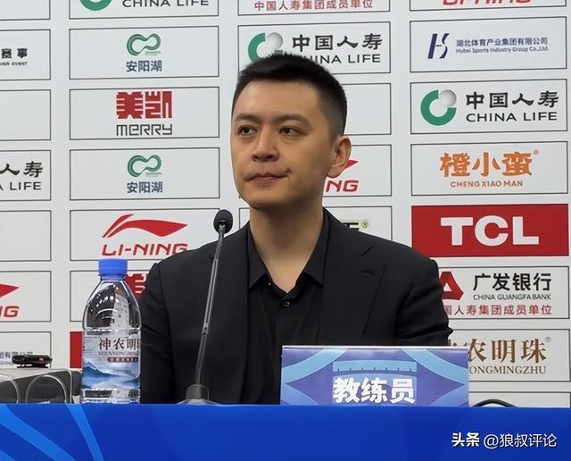 表情严肃！杨鸣回应遭江苏大逆转：球员没能站出来，大家畏手畏脚