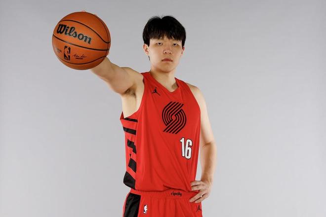 一夜3大消息！杨瀚森拍摄定妆照，比尔与太阳买断后将加盟快船