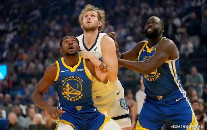 从态度质疑到内线支柱:库明加的蜕变引领勇士前行