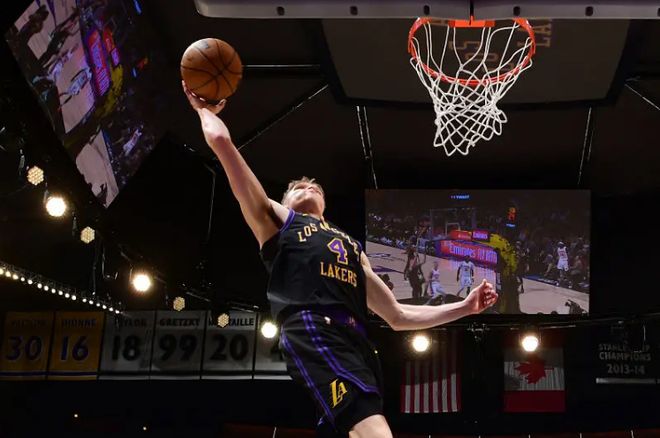 打了半天只出现1次失误，湖人首轮秀看起来真是彻底废掉了？