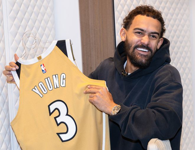 老鷹奇才1換2交易官宣！特雷-楊改穿3號(hào)球衣：滿懷欣喜開(kāi)啟新篇章